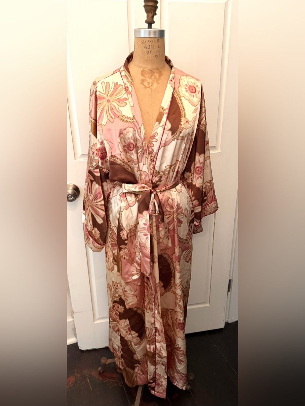 Oscar de la Renta Floral Satin Wrap Robe in Pink and Brown Pink Label